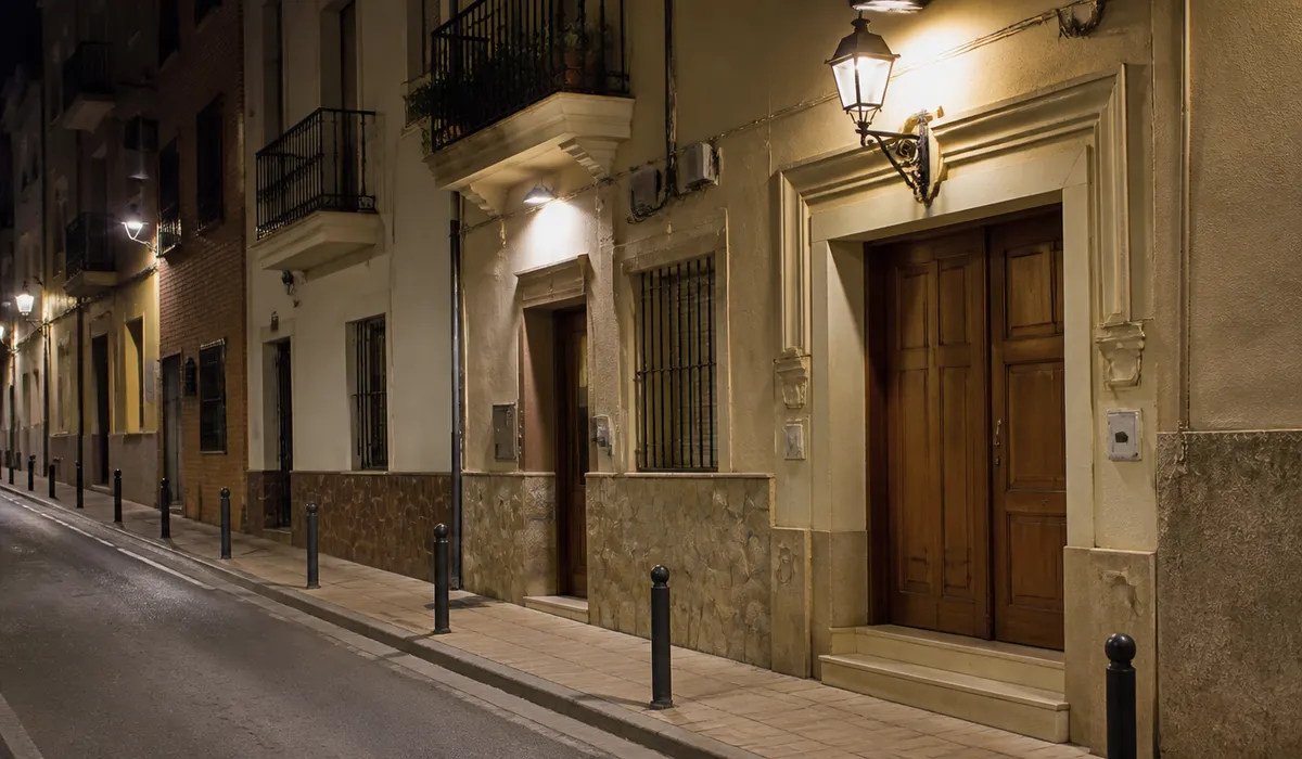 Cerrajero 24 horas en Murcia: Atención a cualquier hora en Murcia y alrededores cuando te quedas fuera o una cerradura deja de responder.